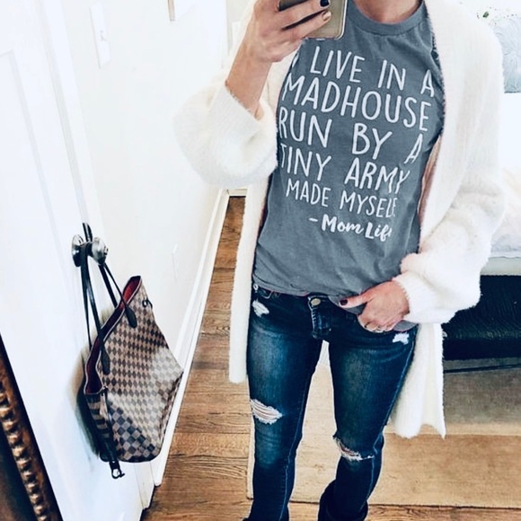 Tops - Mom t-shirt! 😍